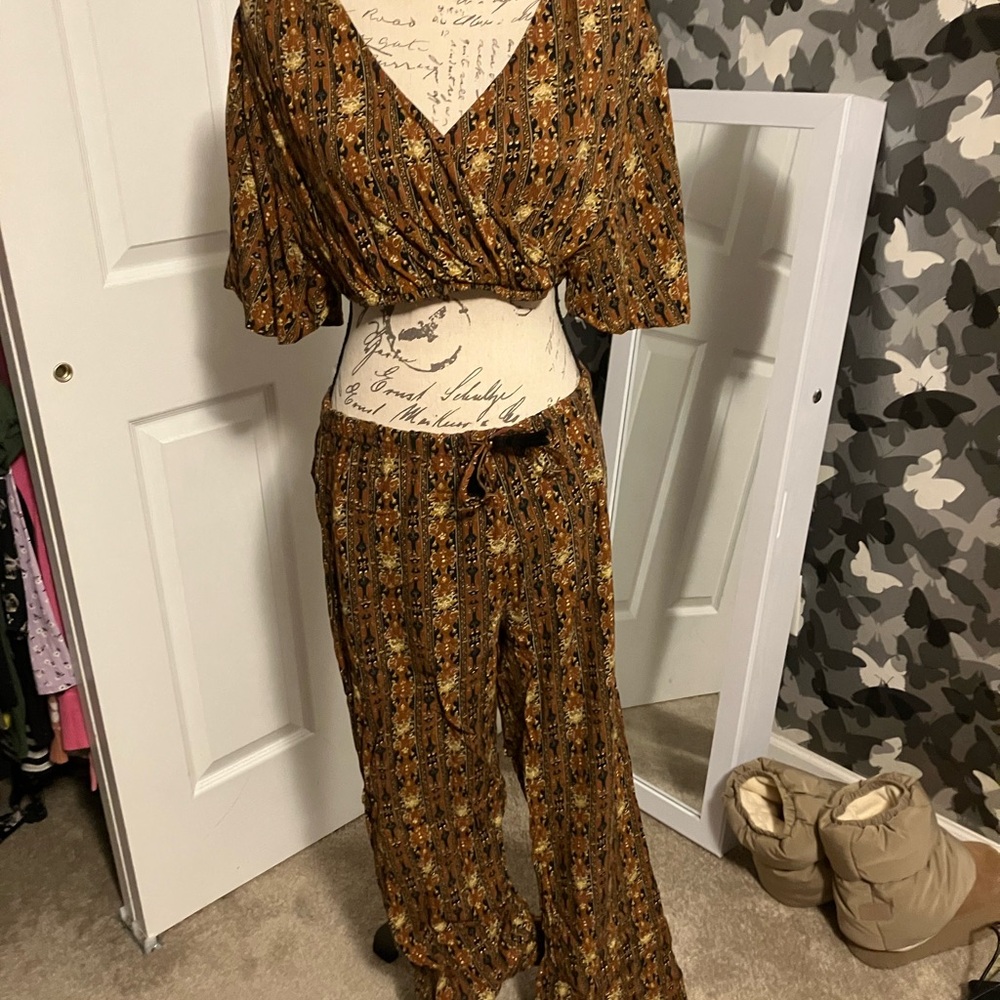 Volcom Tan Patterned Lounge Set - image 1